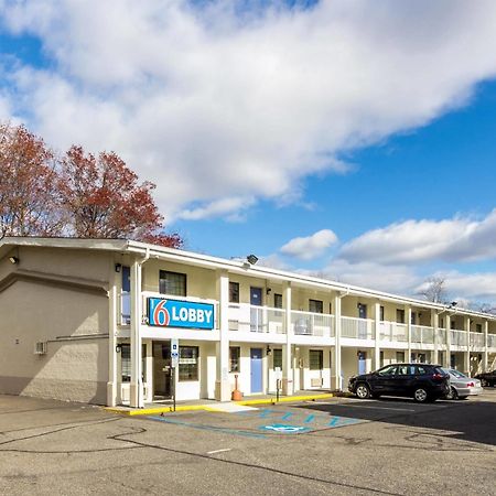 Motel 6 Нью-Брансуик Экстерьер фото